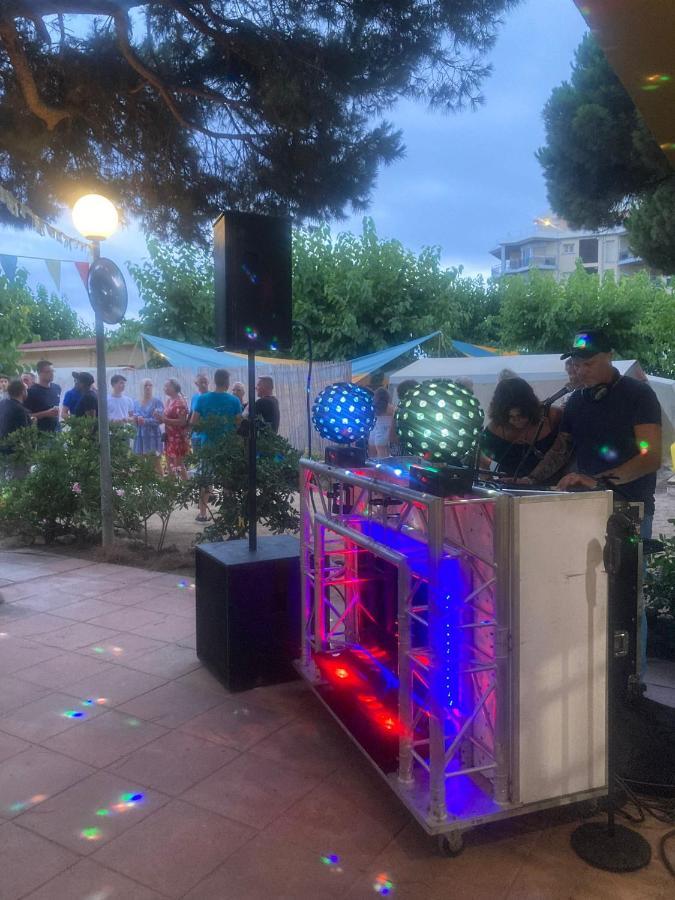 Camping El Pinar Platja Santa Susanna Eksteriør bilde